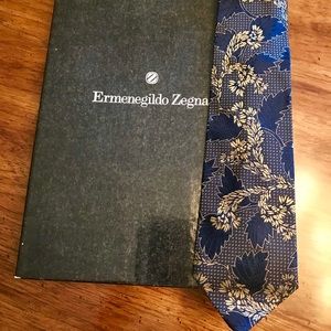 NWOT ERMENEGILDO  ZEGNA SILK TIE
